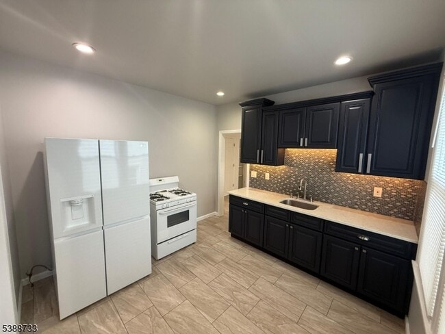 43 Philip Pl in Irvington, NJ - Building Photo - Building Photo