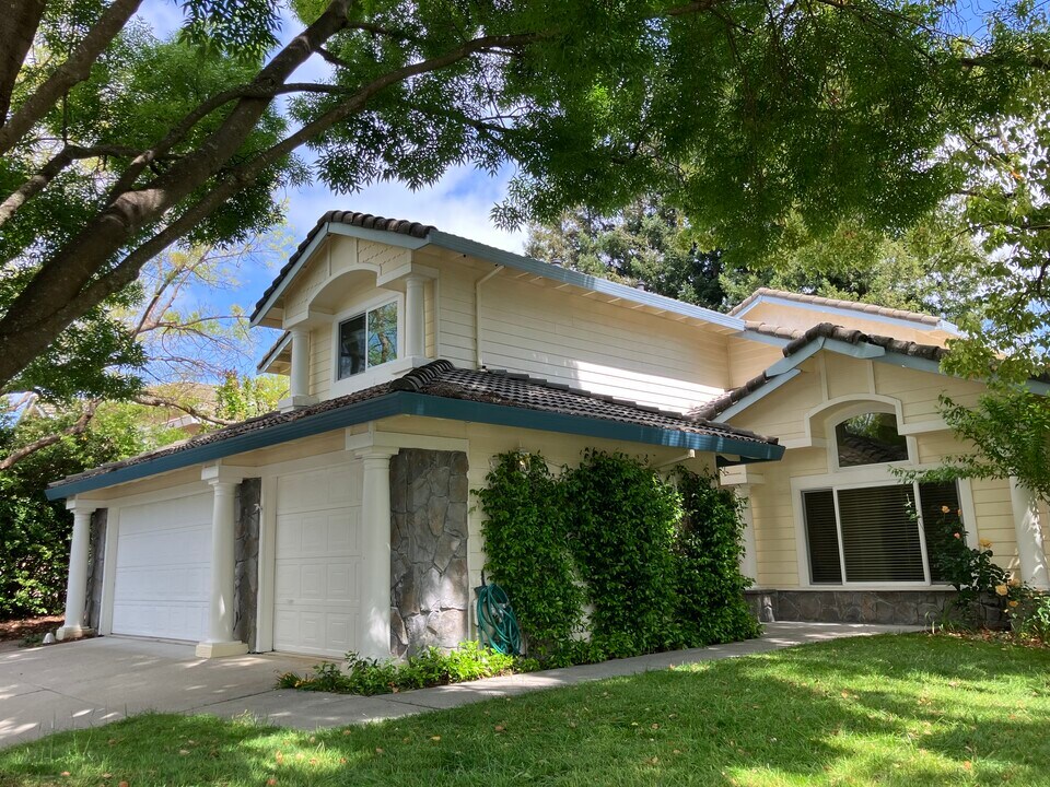 659 Sun Tree Ct in Danville, CA - Building Photo