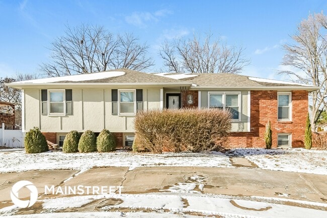 506 N Jefferson St in Raymore, MO - Building Photo - Building Photo