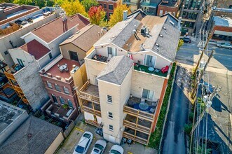 2741 N Southport Ave, Unit 2743-1N in Chicago, IL - Foto de edificio - Building Photo