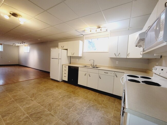 10003-10160 160 St NW in Edmonton, AB - Building Photo - Building Photo