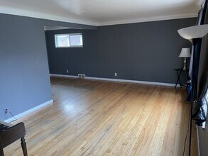 22190 Cloverlawn St in Oak Park, MI - Foto de edificio - Building Photo