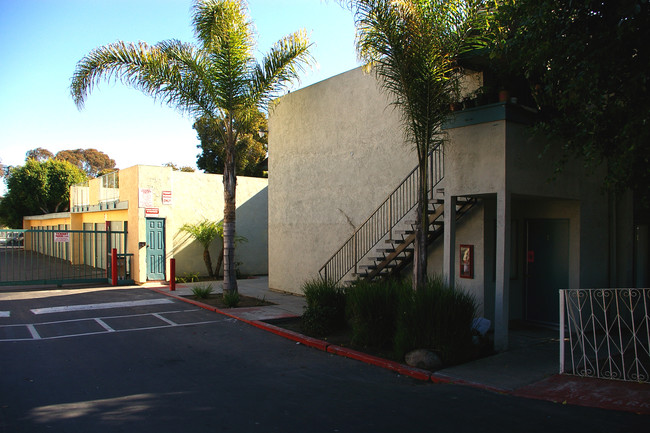 Brooks Apartments in Oceanside, CA - Building Photo - Building Photo