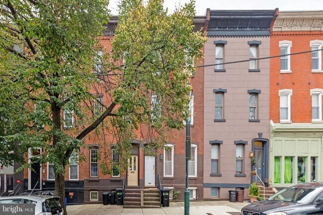 property at 2542 W Girard Ave