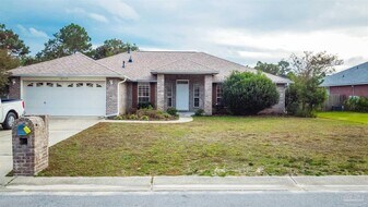 10719 Crosscut Dr in Pensacola, FL - Building Photo