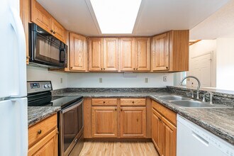 9010 Zephyr Ct in Westminster, CO - Building Photo - Building Photo