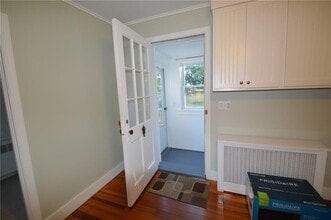 412 Mitchell's Ln in Middletown, RI - Building Photo - Building Photo