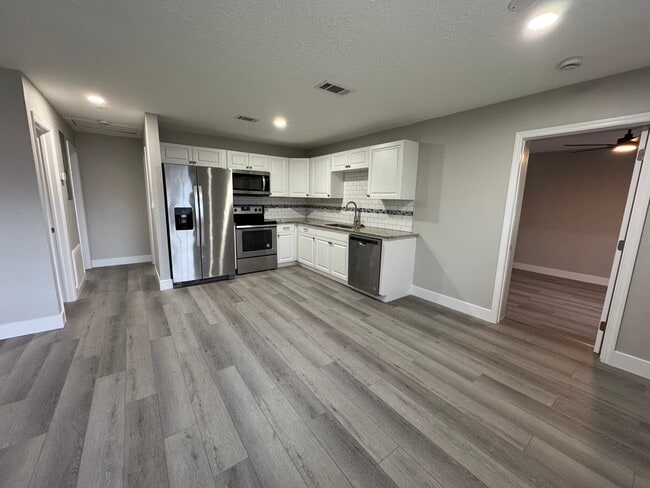 555 Cadillac Blvd in Kissimmee, FL - Building Photo - Building Photo