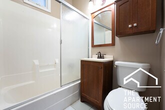 907 W Belmont Ave, Unit 2f in Chicago, IL - Building Photo - Building Photo