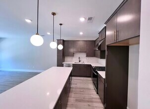 2422 Lakeshore Ln in Atlanta, GA - Building Photo - Building Photo