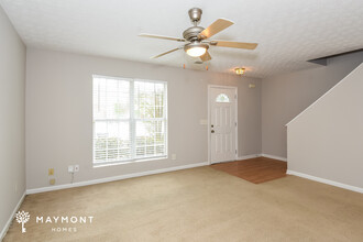 5871 Strathmoor Manor Cir in Lithonia, GA - Foto de edificio - Building Photo