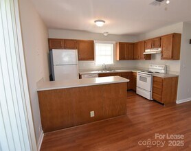 8220 Golf Ridge Dr in Charlotte, NC - Building Photo - Building Photo