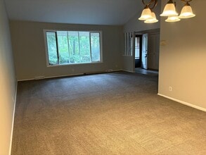 38340 Berkeley Ave in Moreland Hills, OH - Building Photo - Building Photo