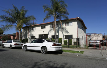 801 E Pine St in Compton, CA - Building Photo - Building Photo