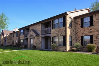 Cedar Ridge Apartments in Indianapolis, IN - Foto de edificio - Building Photo