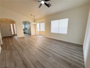 1605 Woodward Heights Way in North Las Vegas, NV - Building Photo - Building Photo