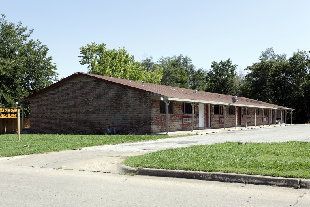 Oakley Apartments in Tulsa, OK - Building Photo