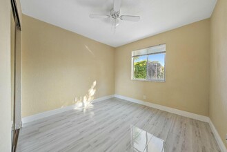 13 Via de Casas Sur in Boynton Beach, FL - Building Photo - Building Photo