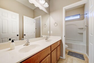 10223 W Raymond St in Tolleson, AZ - Foto de edificio - Building Photo