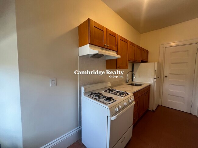 10 Ware St, Unit 307T in Cambridge, MA - Foto de edificio - Building Photo