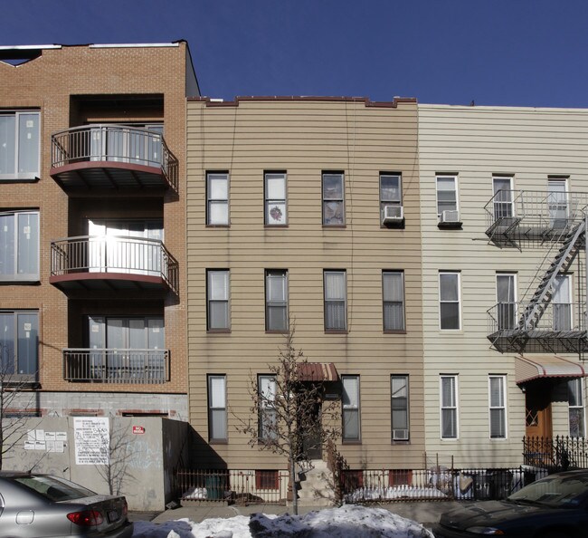 107 Java St in Brooklyn, NY - Building Photo - Building Photo