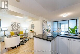 21 Hillcrest Ave in Toronto, ON - Building Photo