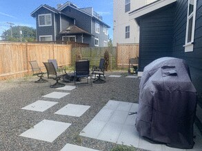 621 NE 76th St, Unit B in Seattle, WA - Building Photo - Building Photo