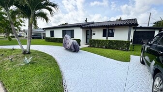 9970 SW 13th Ter, Unit Near FIU off of 8th ST in Miami, FL - Building Photo