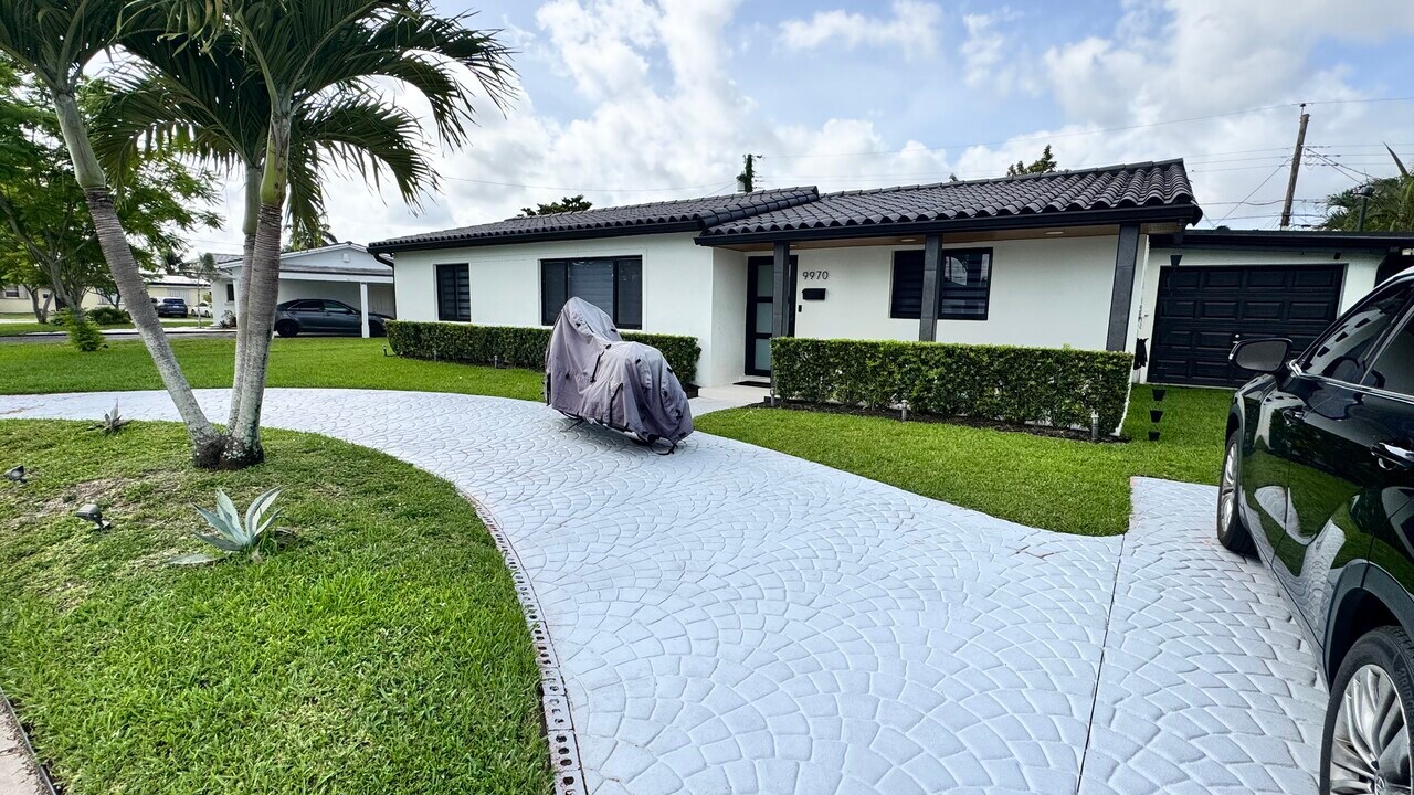 9970 SW 13th Ter, Unit Near FIU off of 8th ST in Miami, FL - Foto de edificio