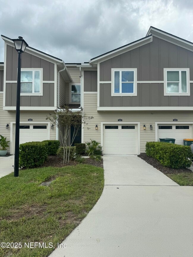 11233 Minnetta Ct