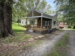 344 W Juniata Pky in Millerstown, PA - Building Photo - Building Photo