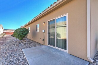 484 N 2480 W in Hurricane, UT - Foto de edificio - Building Photo