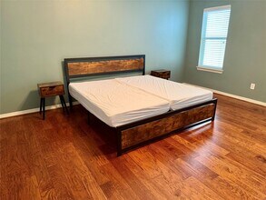 3410 Skyline Village Dr in Houston, TX - Foto de edificio - Building Photo