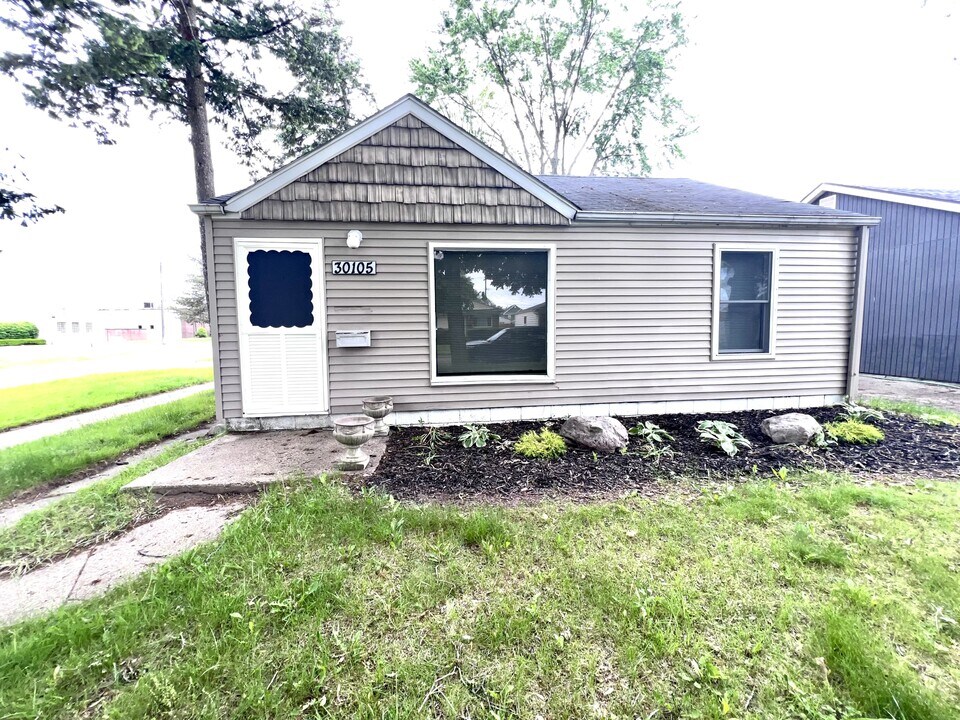 30105 Alger St in Madison Heights, MI - Building Photo