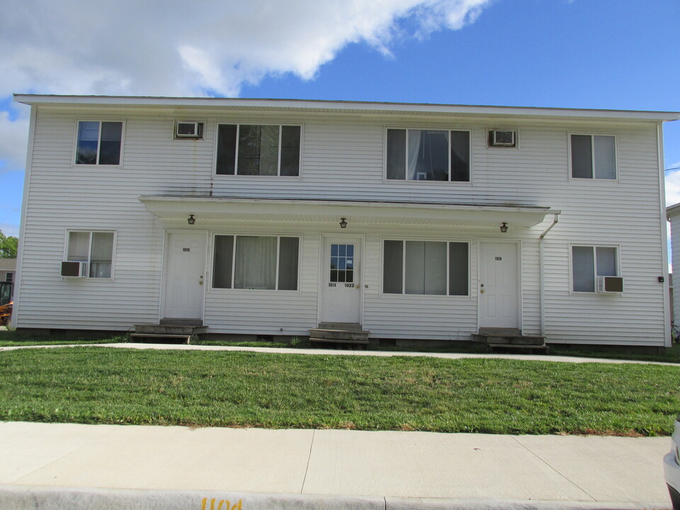 1016 W 20th St, Unit 1016 in Cedar Falls, IA - Foto de edificio