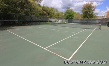 16 Westgate Dr in Woburn, MA - Building Photo - Building Photo