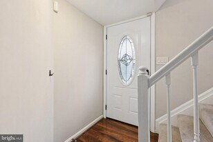 7307 Castleberg Ct in Alexandria, VA - Building Photo