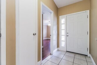 647 Redwood Dr in Winter Springs, FL - Foto de edificio - Building Photo