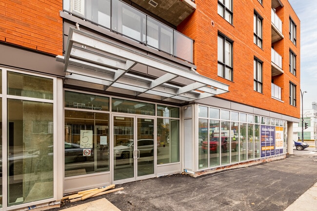 Les Cours Guizot in Montréal, QC - Building Photo - Building Photo