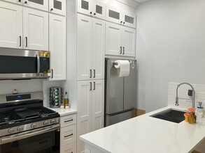 2034 W Huron St, Unit 2F in Chicago, IL - Foto de edificio - Building Photo