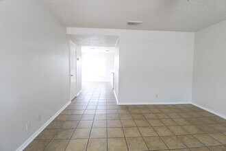 5515 Kenton Bluff in San Antonio, TX - Foto de edificio - Building Photo