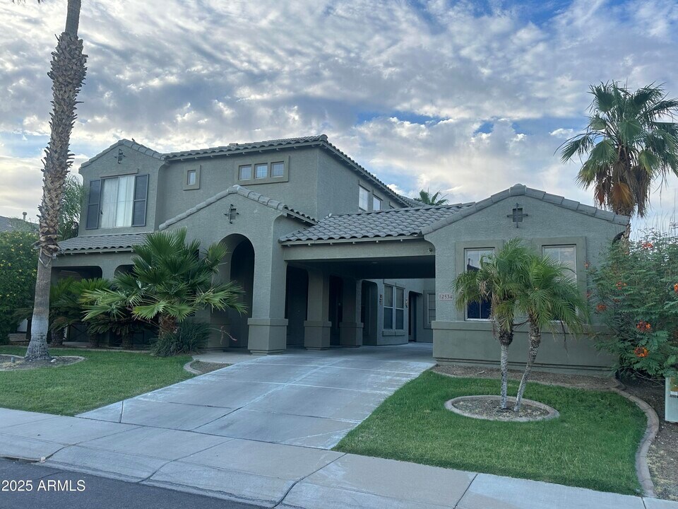 12534 W Solano Dr in Litchfield Park, AZ - Building Photo