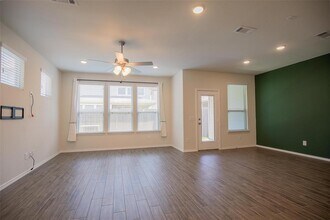 3415 Avondale Vw Dr in Houston, TX - Building Photo - Building Photo