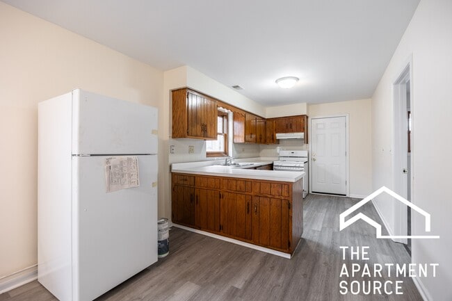 6323 W Fullerton Ave, Unit 3 in Chicago, IL - Foto de edificio - Building Photo