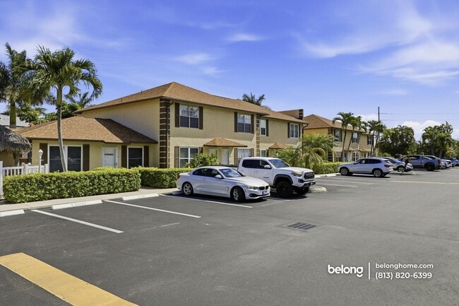 731 W Elkcam Cir in Marco Island, FL - Building Photo - Building Photo