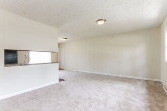 426 Pleasant Dr in New Whiteland, IN - Foto de edificio - Building Photo