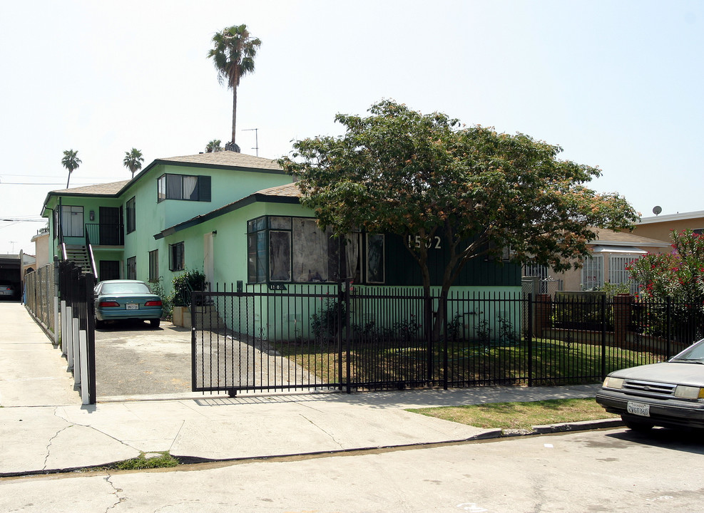 1502 S Cloverdale Ave in Los Angeles, CA - Building Photo