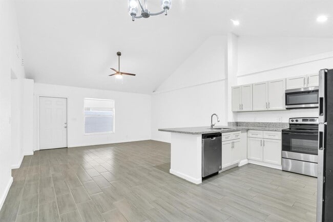 property at 13737 Yarmouth Dr