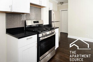 3825 N Greenview Ave, Unit 2E in Chicago, IL - Building Photo