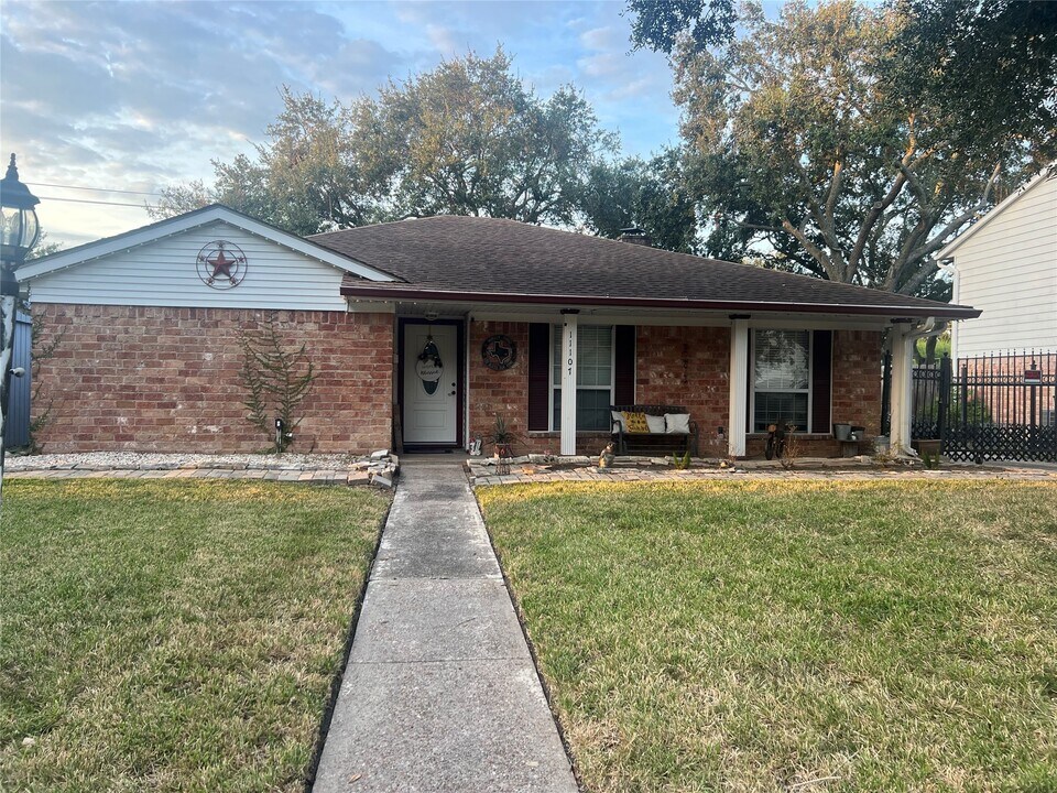 11107 Sageking Dr in Houston, TX - Building Photo